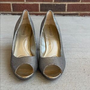 Bandolino Women's Metallic Peep Toe Heels